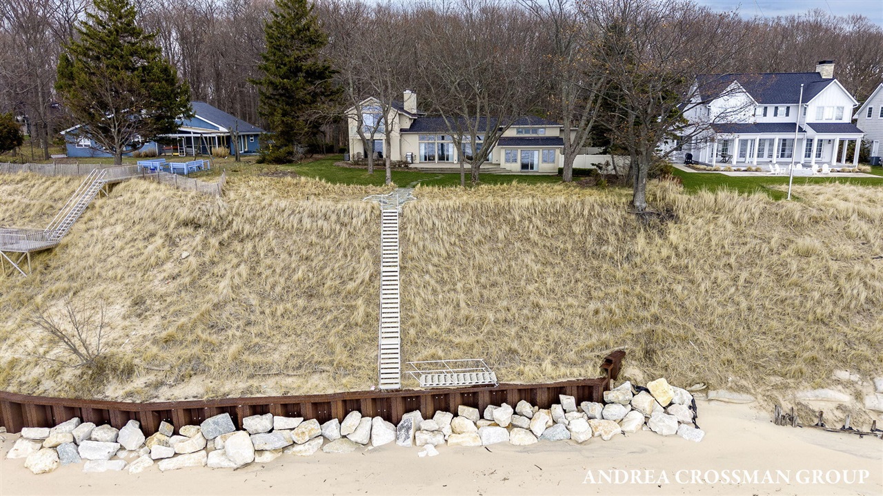 6129 Lakeshore Avenue, West Olive, MI, 49460-9186