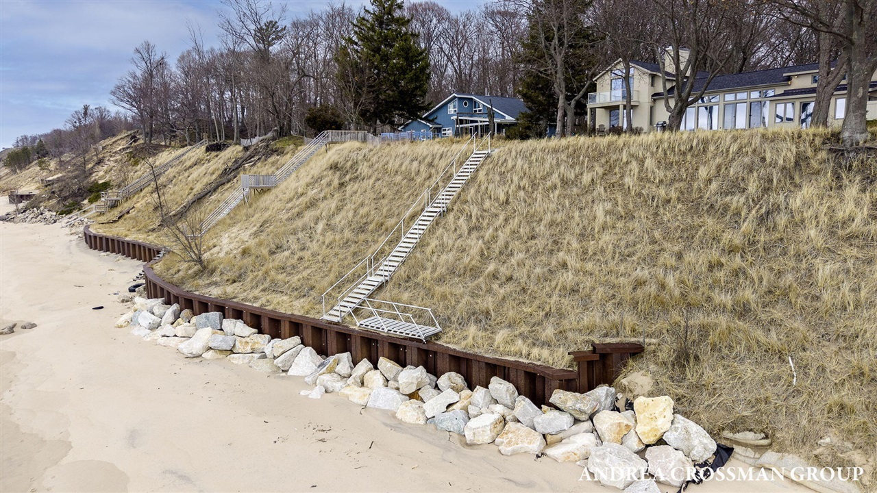 6129 Lakeshore Avenue, West Olive, MI, 49460-9186