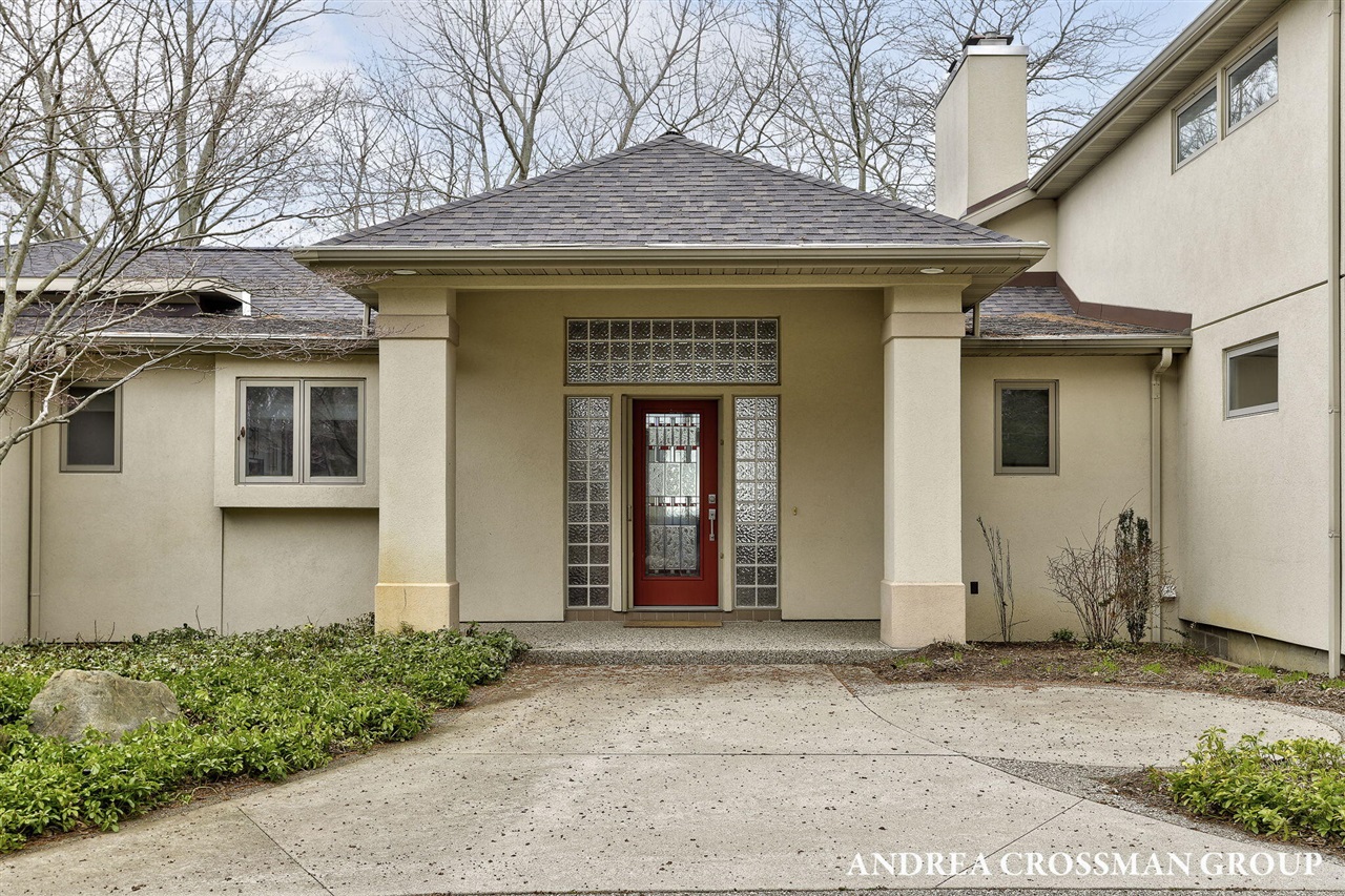 6129 Lakeshore Avenue, West Olive, MI, 49460-9186