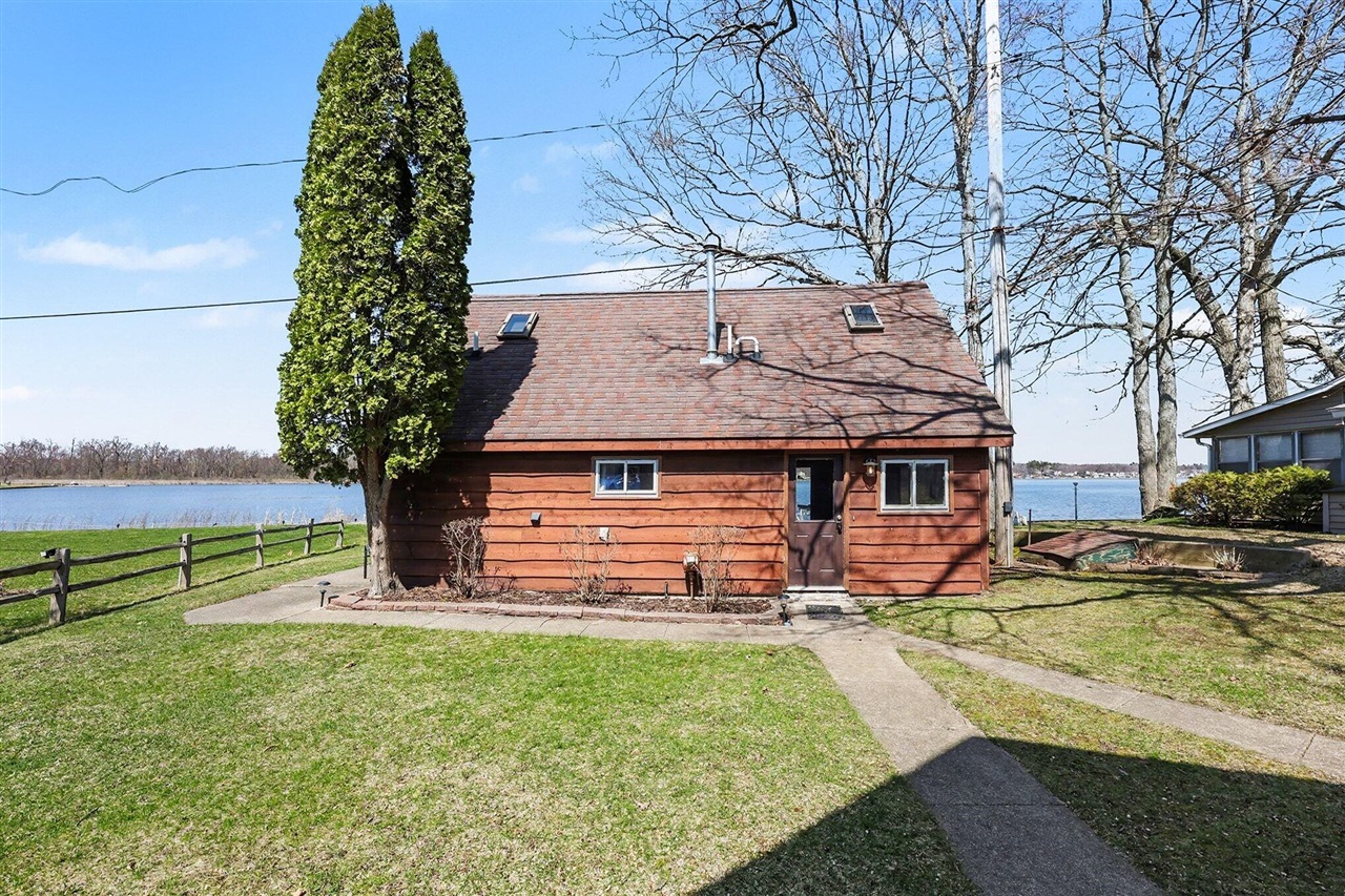 8945 Mott Drive, Jackson, MI, 49201-9230