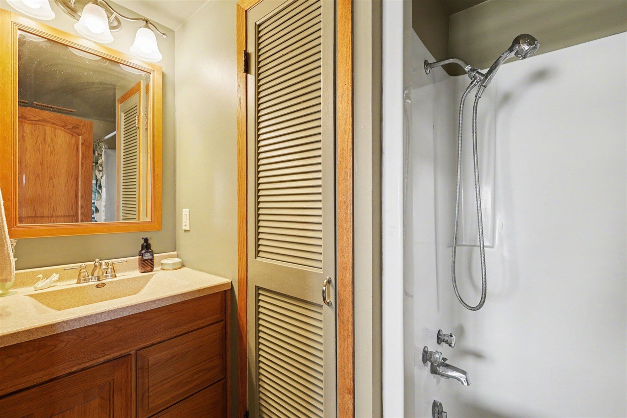 8945 Mott Drive, Jackson, MI, 49201-9230