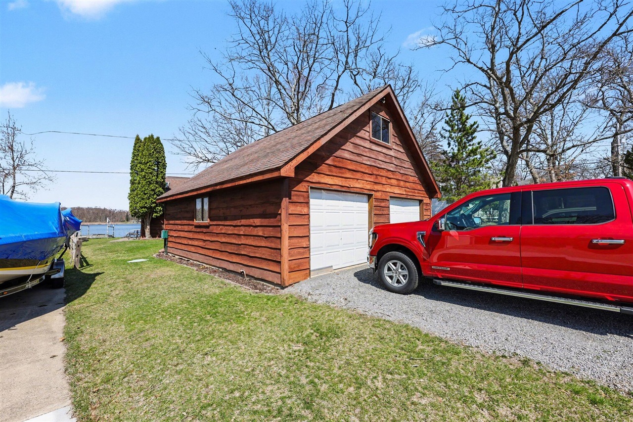 8945 Mott Drive, Jackson, MI, 49201-9230