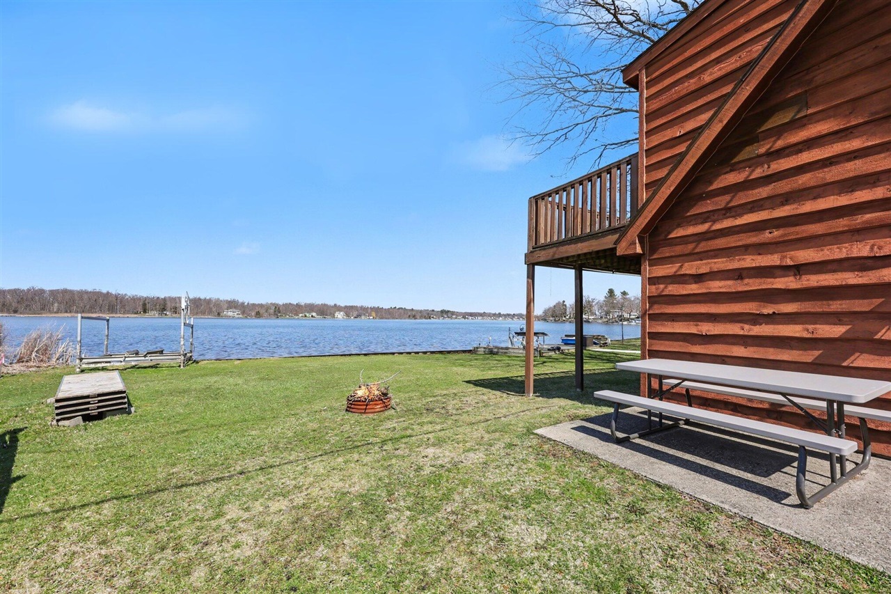 8945 Mott Drive, Jackson, MI, 49201-9230