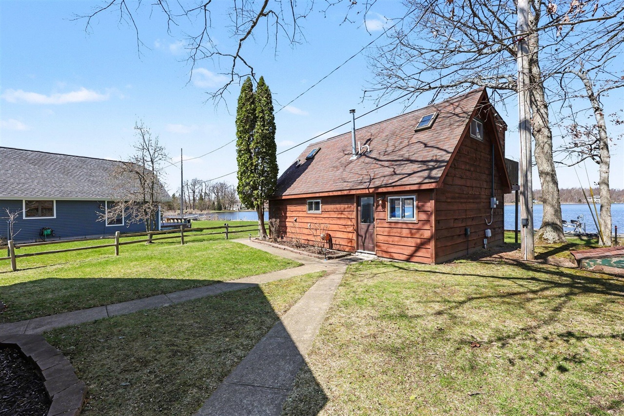 8945 Mott Drive, Jackson, MI, 49201-9230