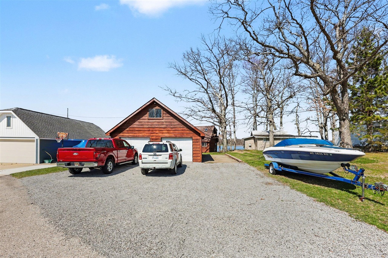 8945 Mott Drive, Jackson, MI, 49201-9230