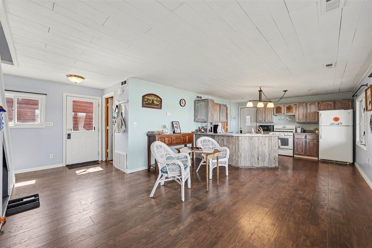 8945 Mott Drive, Jackson, MI, 49201-9230