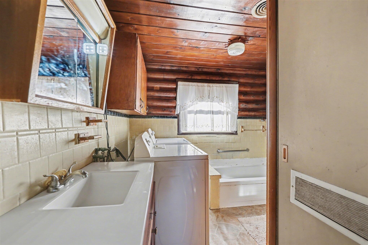 441 Jefferson Drive, Michigan Center, MI, 49254-1426