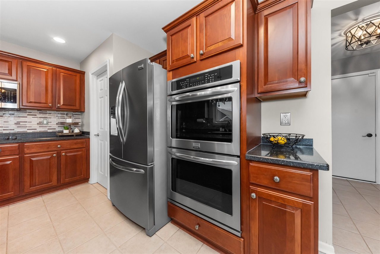 6801 N Meadows Way, Dexter, MI, 48130-8635