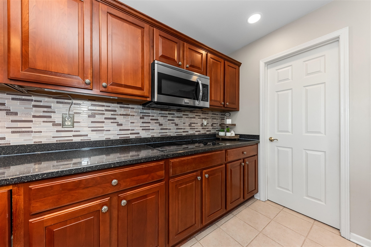 6801 N Meadows Way, Dexter, MI, 48130-8635