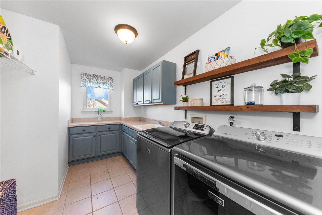 6801 N Meadows Way, Dexter, MI, 48130-8635