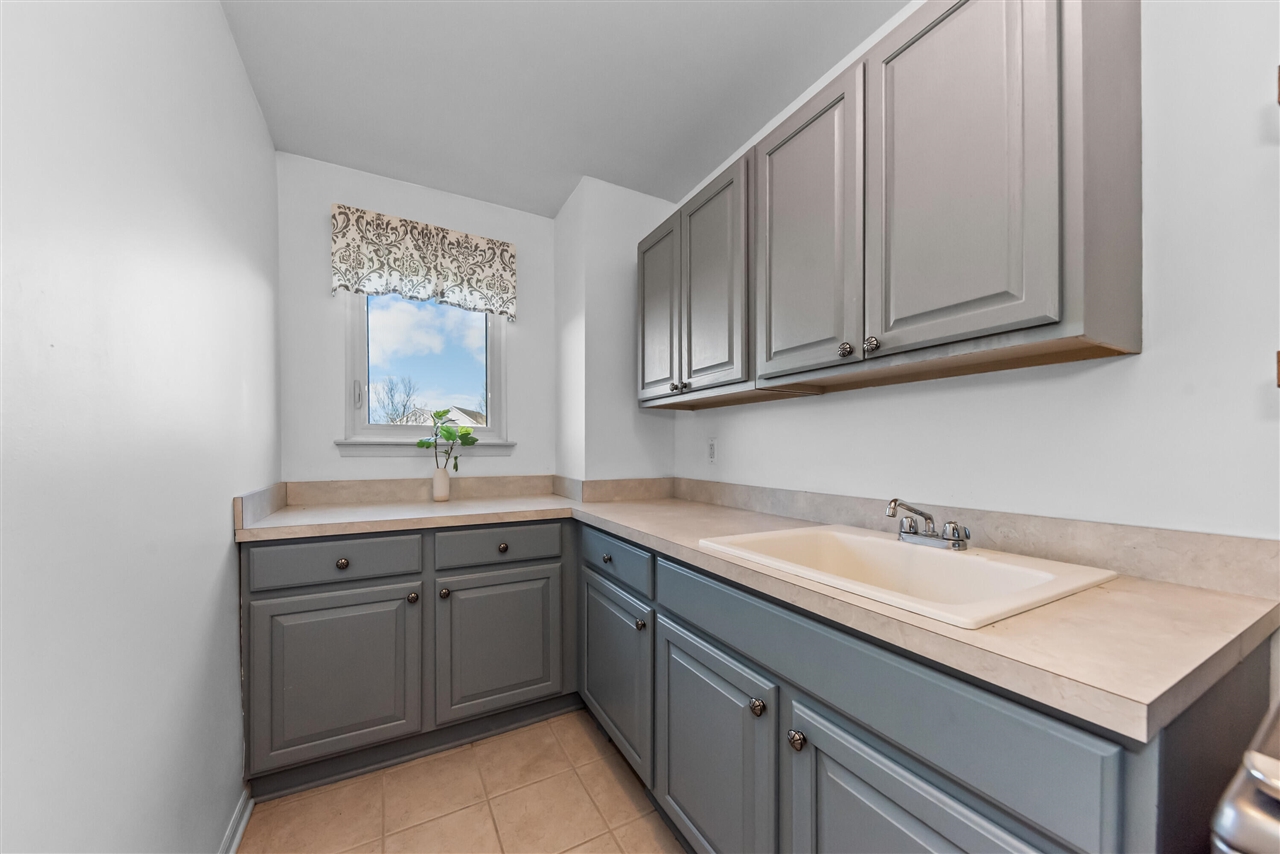 6801 N Meadows Way, Dexter, MI, 48130-8635