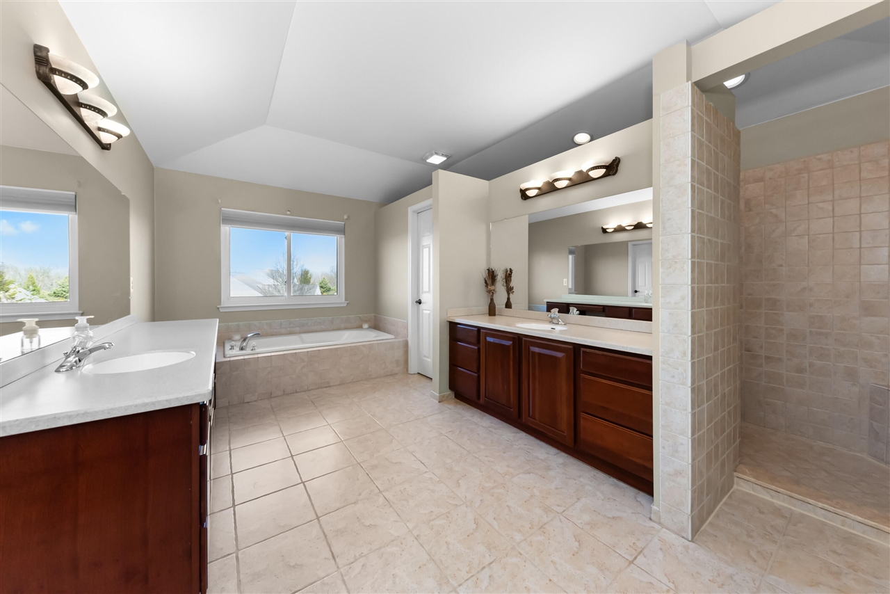 6801 N Meadows Way, Dexter, MI, 48130-8635