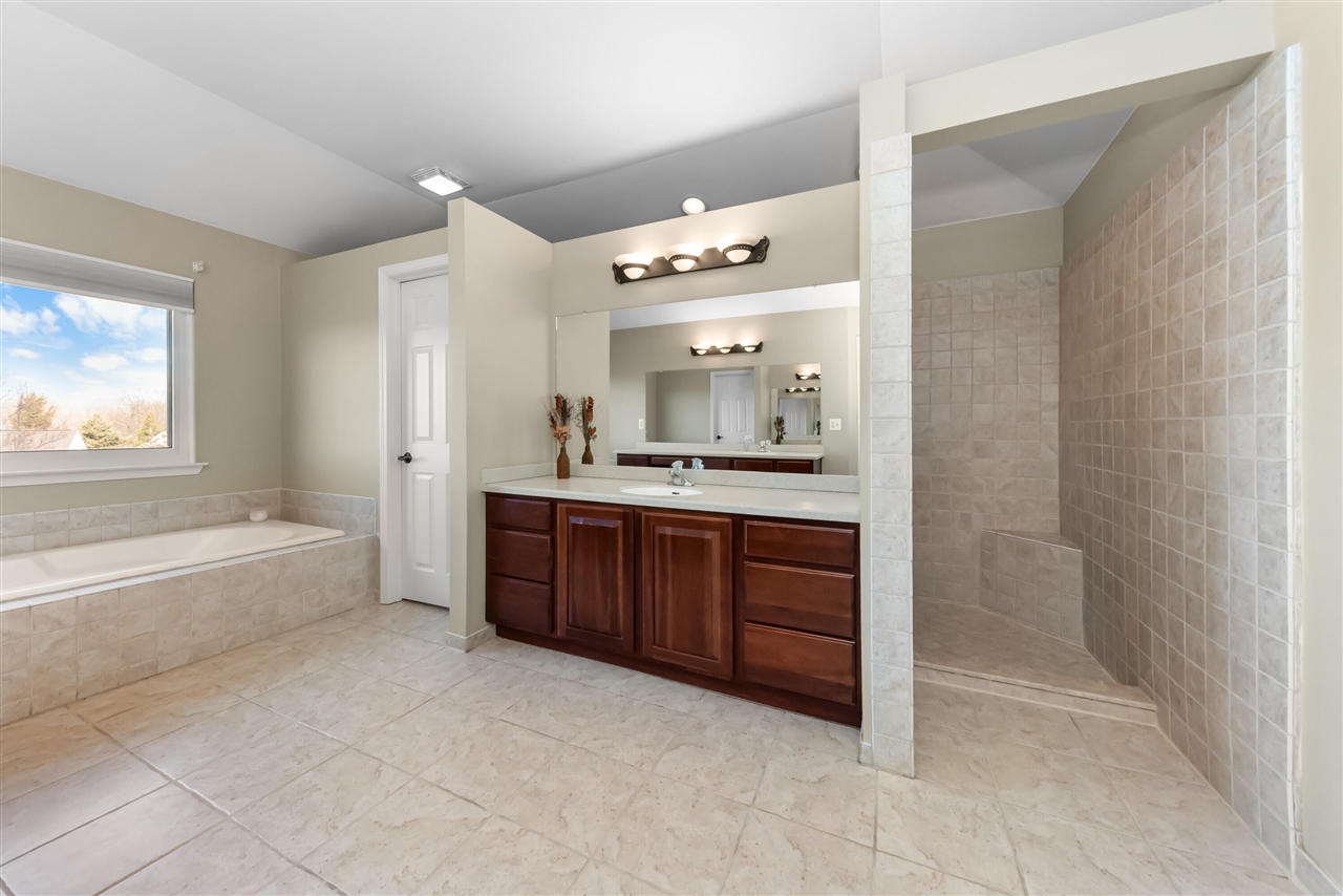 6801 N Meadows Way, Dexter, MI, 48130-8635