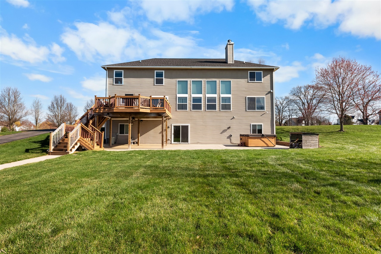 6801 N Meadows Way, Dexter, MI, 48130-8635