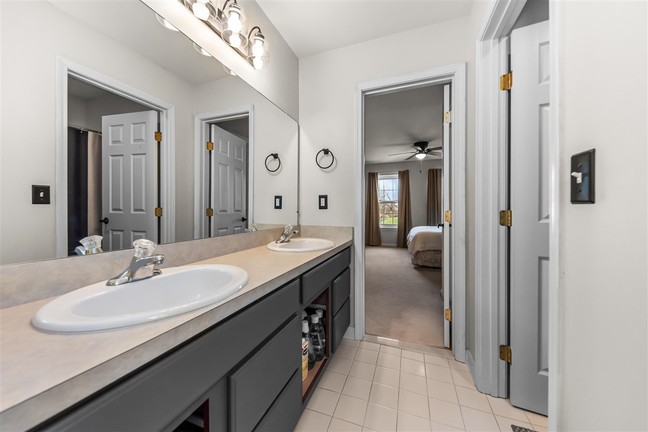 6801 N Meadows Way, Dexter, MI, 48130-8635