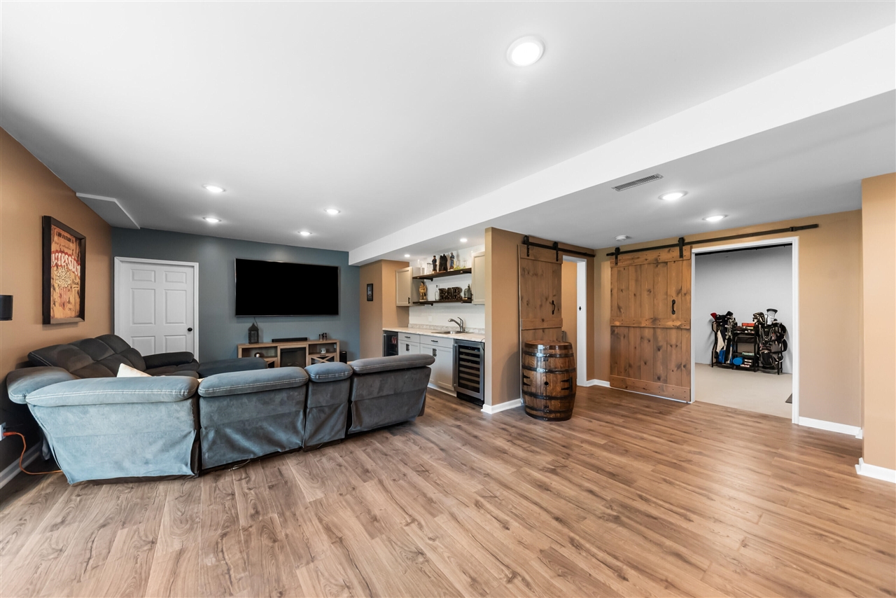 6801 N Meadows Way, Dexter, MI, 48130-8635