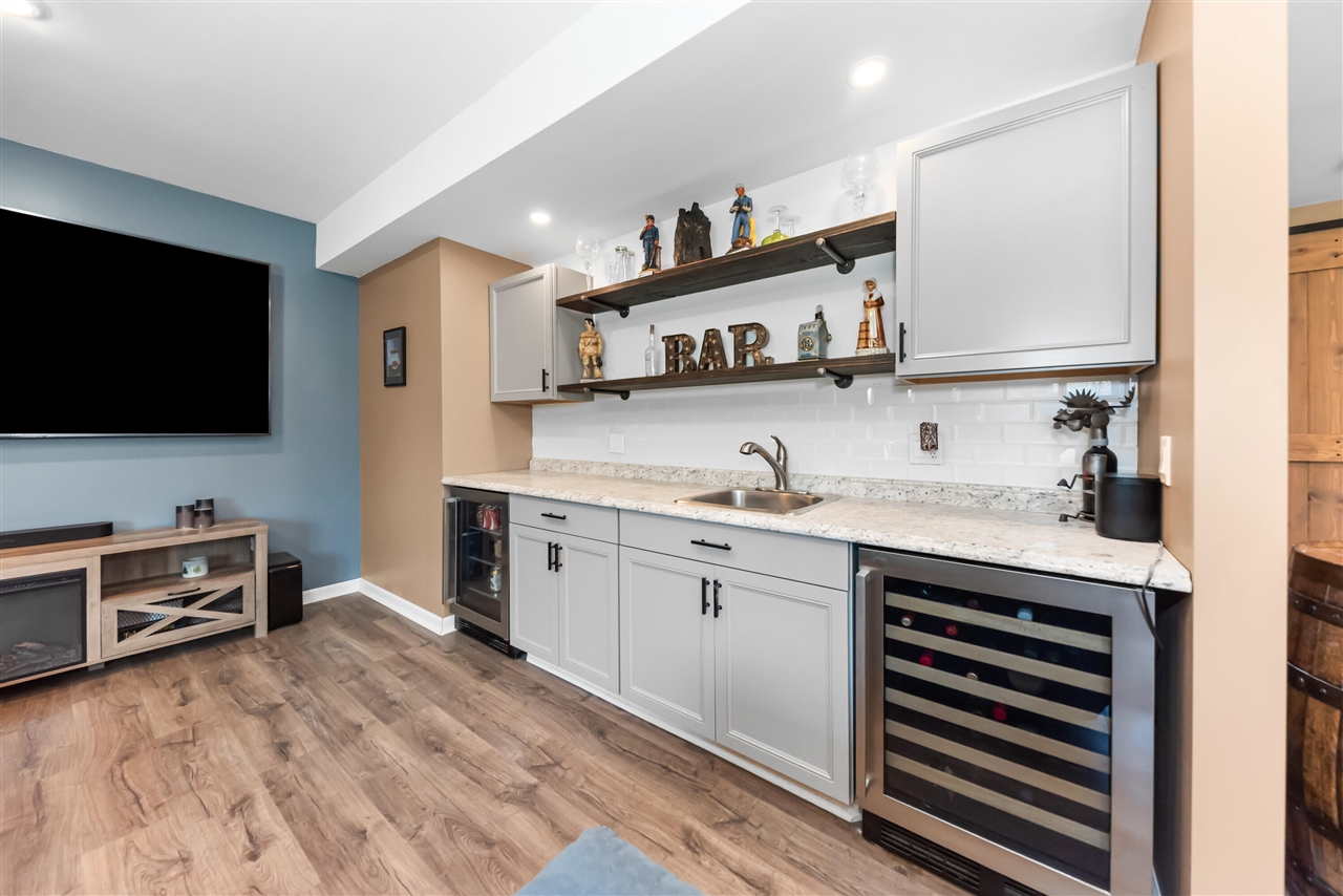 6801 N Meadows Way, Dexter, MI, 48130-8635