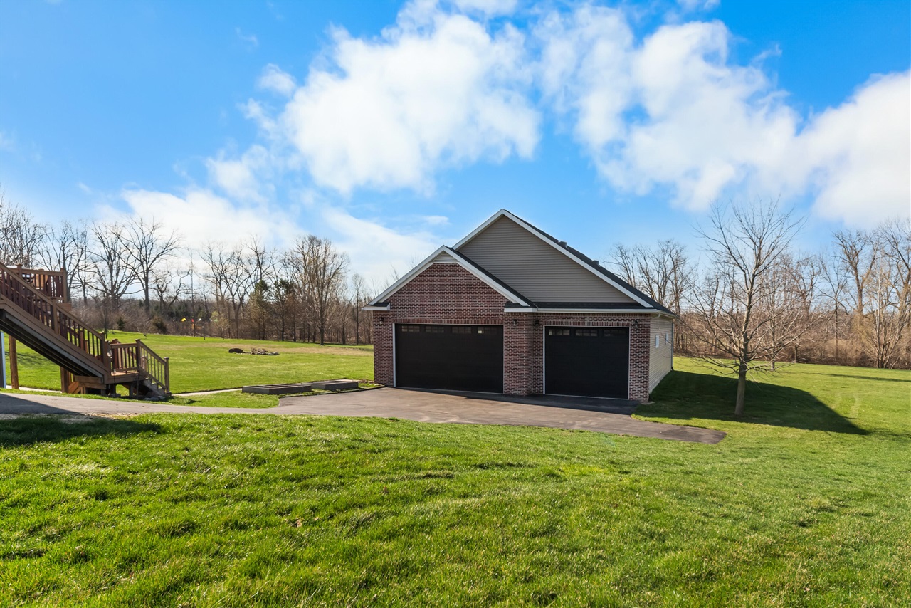 6801 N Meadows Way, Dexter, MI, 48130-8635