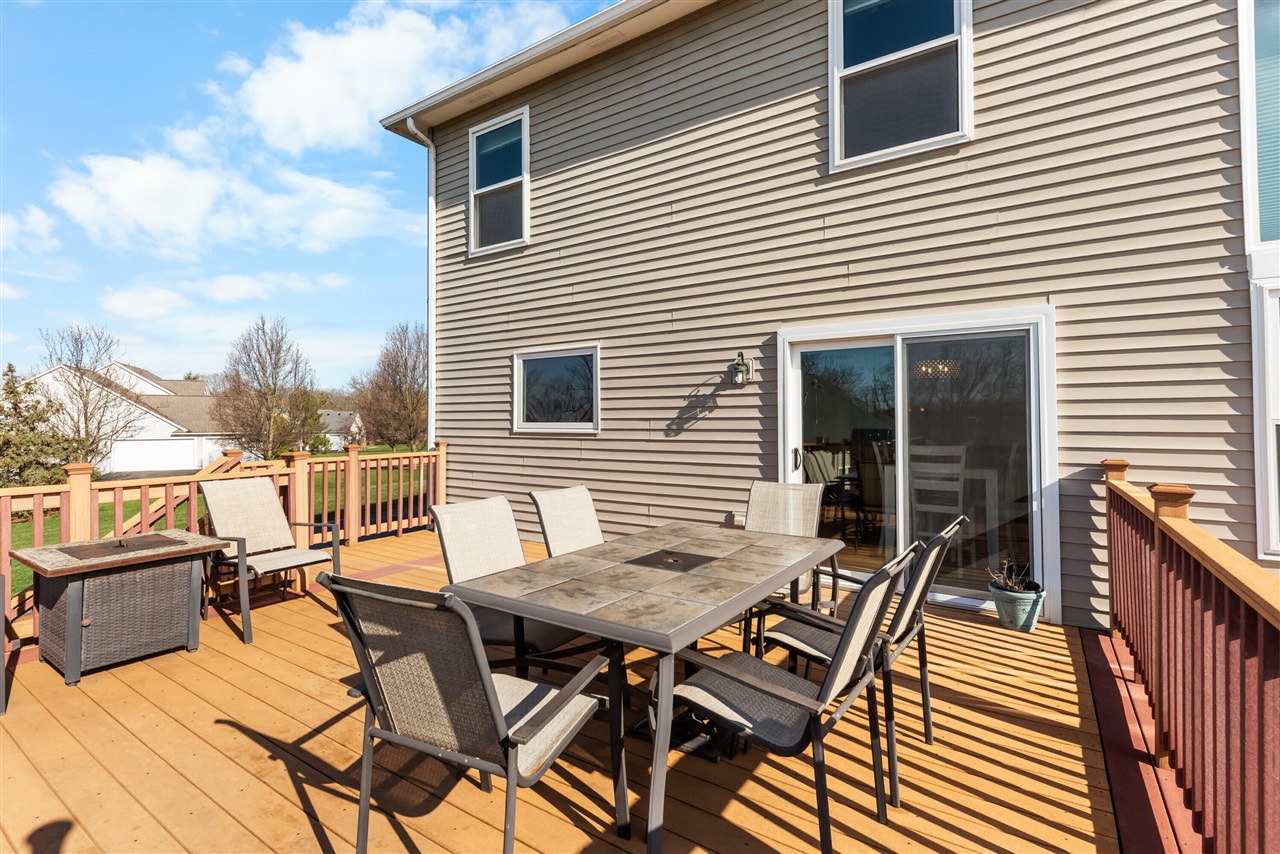 6801 N Meadows Way, Dexter, MI, 48130-8635