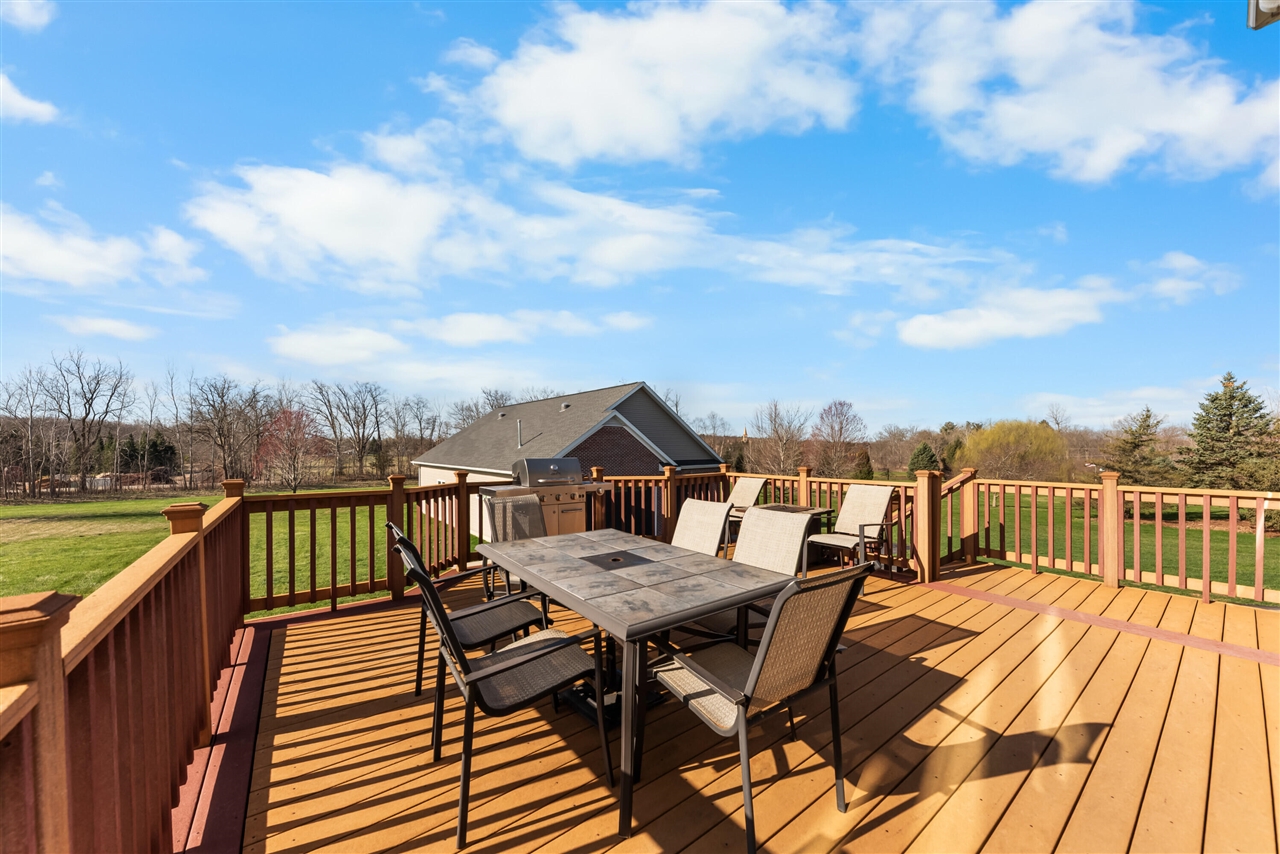 6801 N Meadows Way, Dexter, MI, 48130-8635