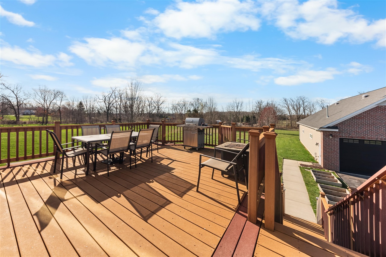 6801 N Meadows Way, Dexter, MI, 48130-8635