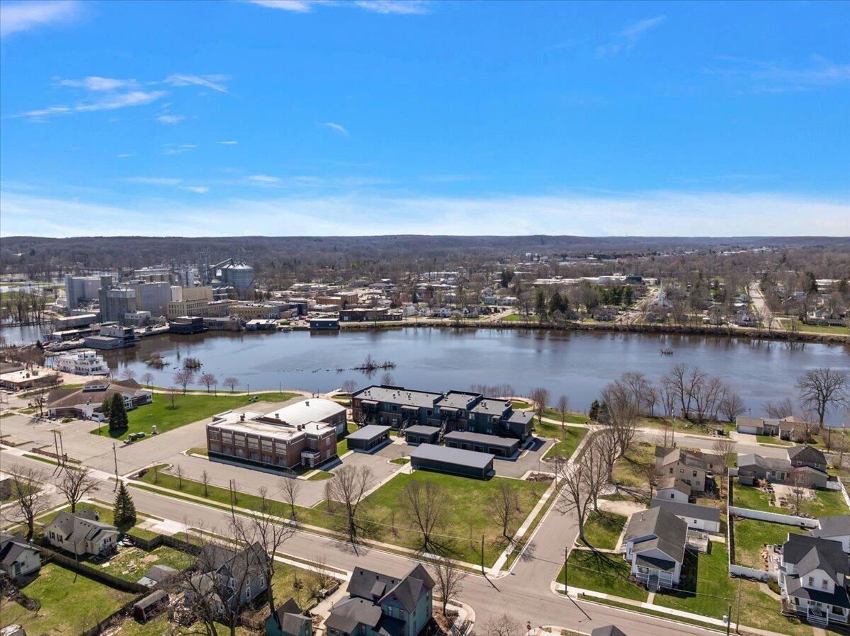 220 King Street UNIT&nbsp;10, Lowell, MI, 49331-1466