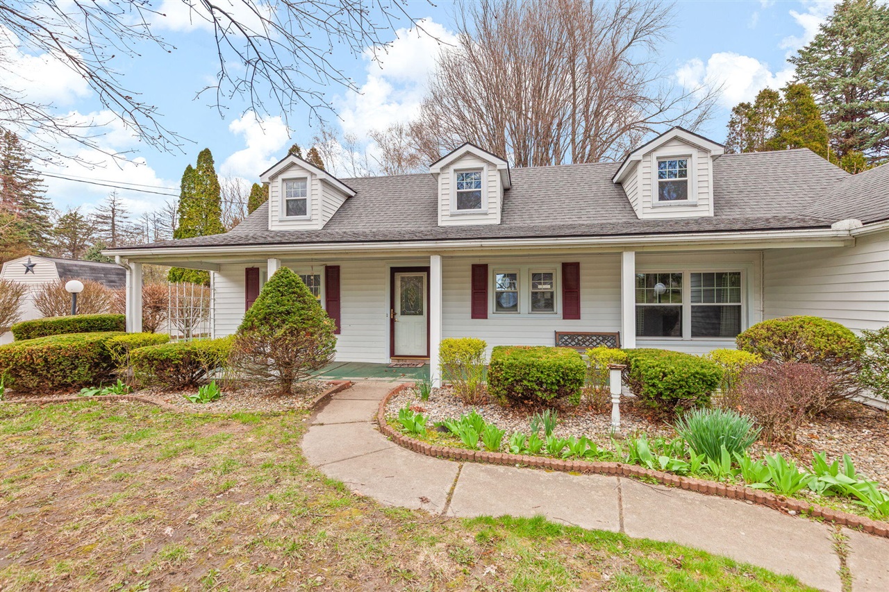 606 High Street, Blissfield, MI, 49228-1018