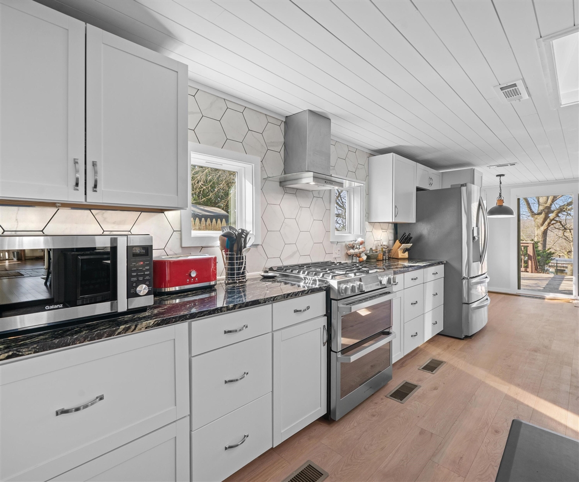 1276 N Huron River Drive, Ypsilanti, MI, 48197-2301