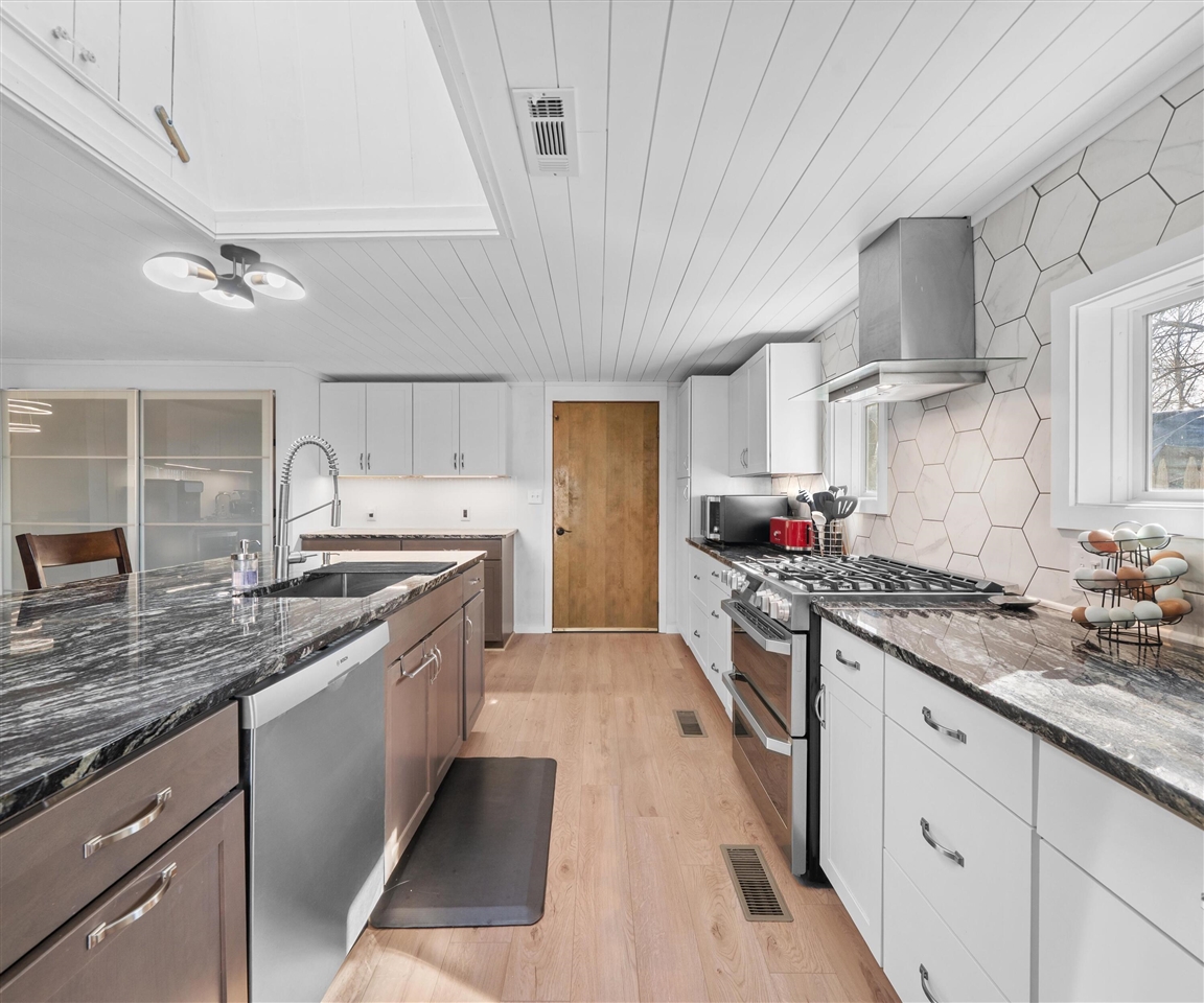 1276 N Huron River Drive, Ypsilanti, MI, 48197-2301