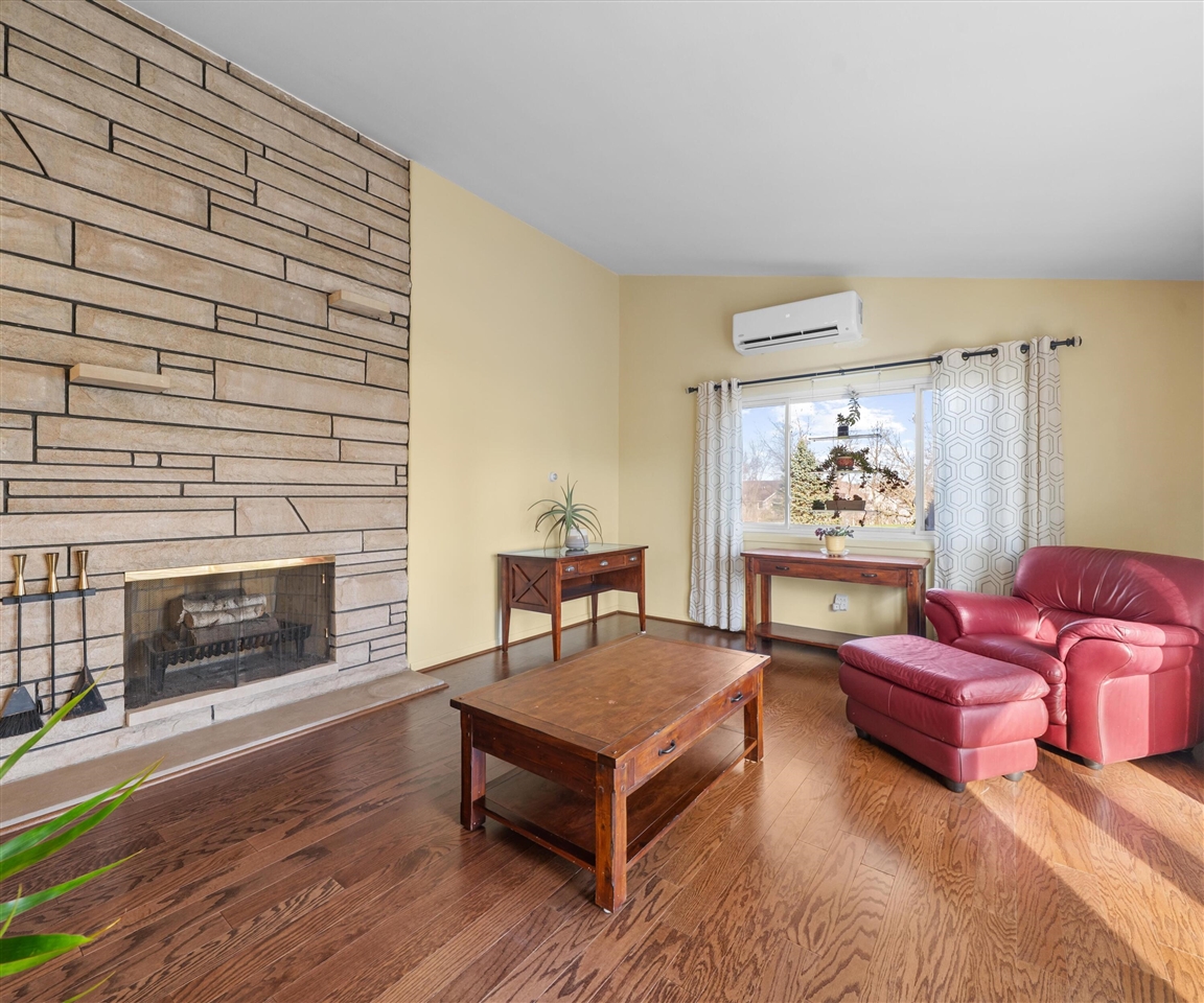 1276 N Huron River Drive, Ypsilanti, MI, 48197-2301