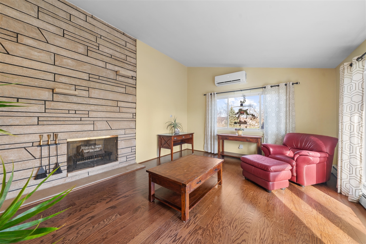 1276 N Huron River Drive, Ypsilanti, MI, 48197-2301