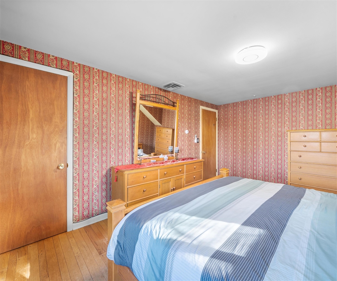 1276 N Huron River Drive, Ypsilanti, MI, 48197-2301