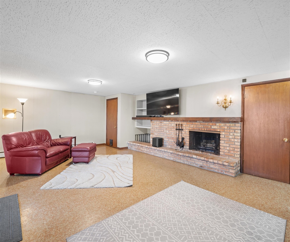 1276 N Huron River Drive, Ypsilanti, MI, 48197-2301