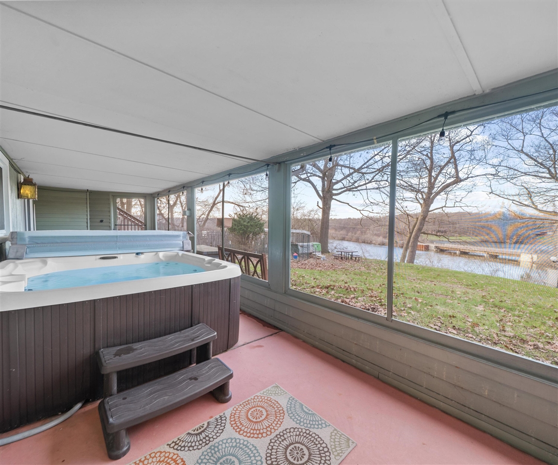 1276 N Huron River Drive, Ypsilanti, MI, 48197-2301