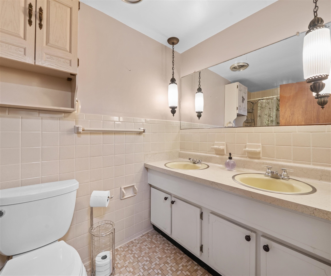 1276 N Huron River Drive, Ypsilanti, MI, 48197-2301