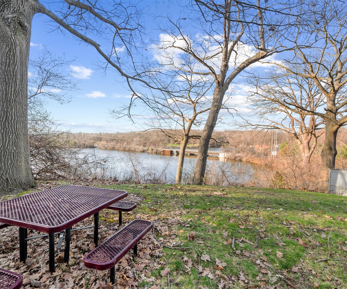 1276 N Huron River Drive, Ypsilanti, MI, 48197-2301