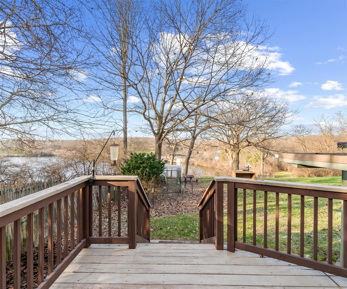 1276 N Huron River Drive, Ypsilanti, MI, 48197-2301