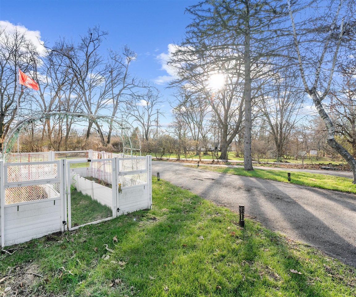 1276 N Huron River Drive, Ypsilanti, MI, 48197-2301