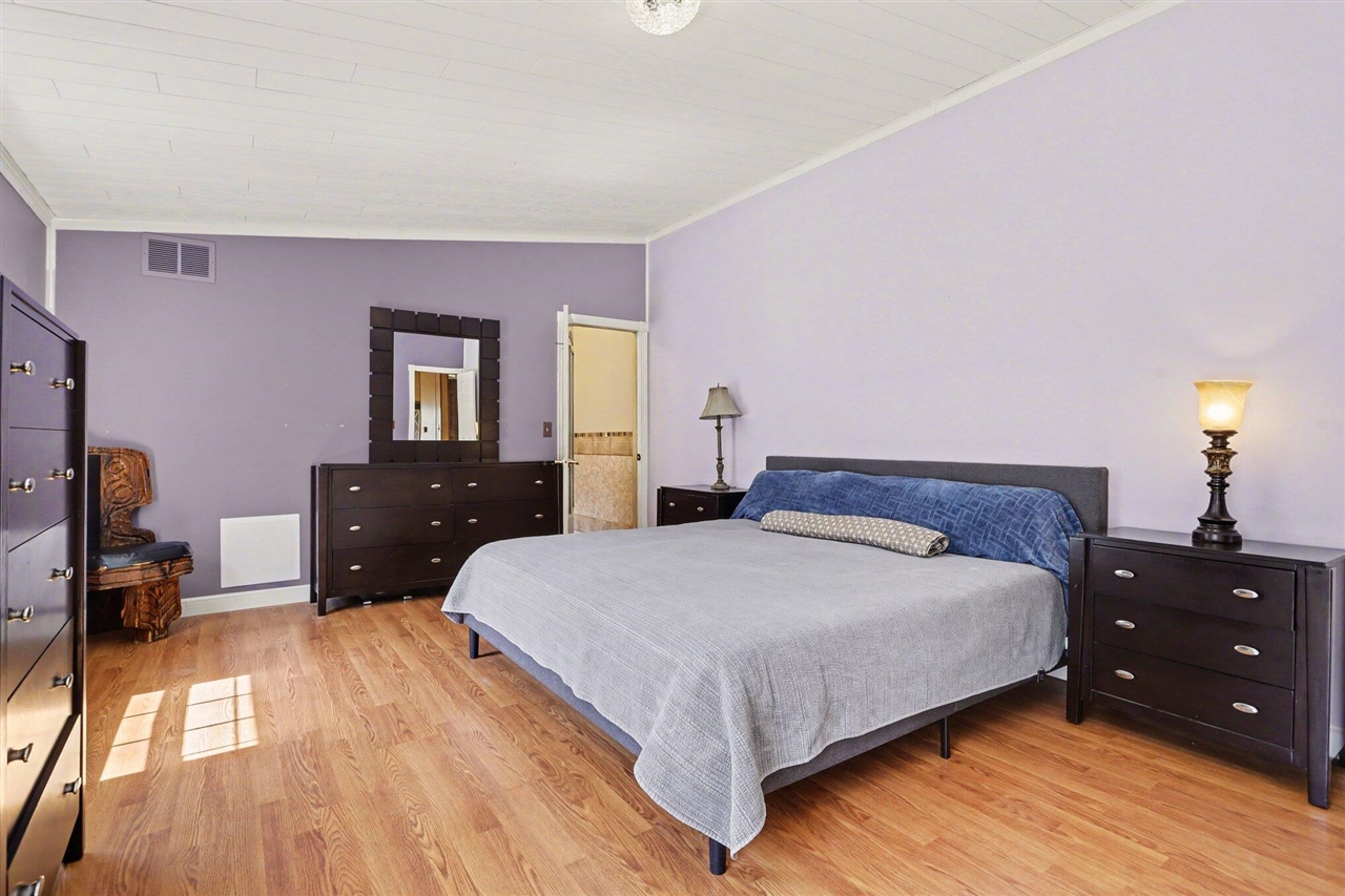 6326 N 7th Street, Kalamazoo, MI, 49009-8869