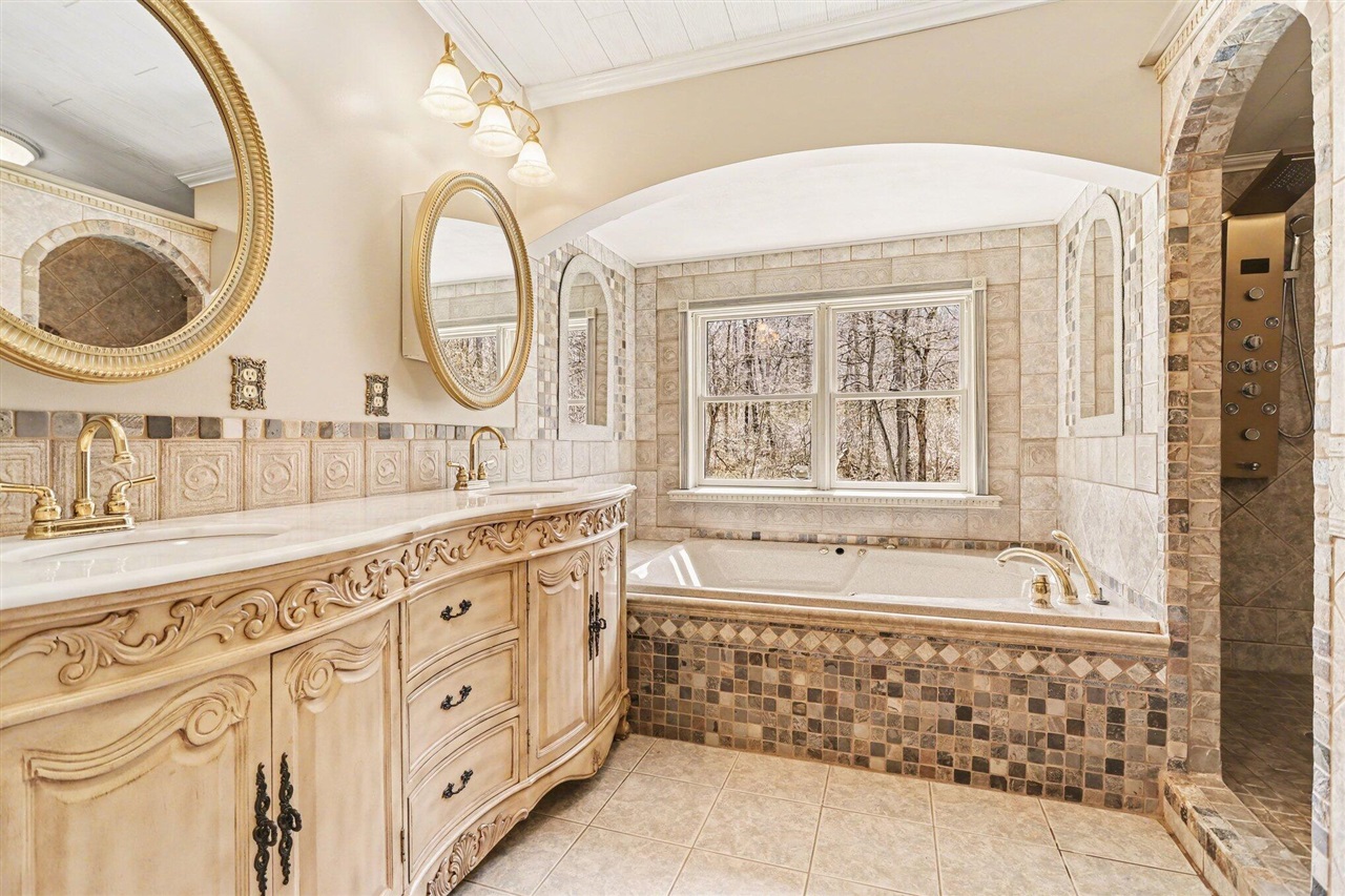 6326 N 7th Street, Kalamazoo, MI, 49009-8869