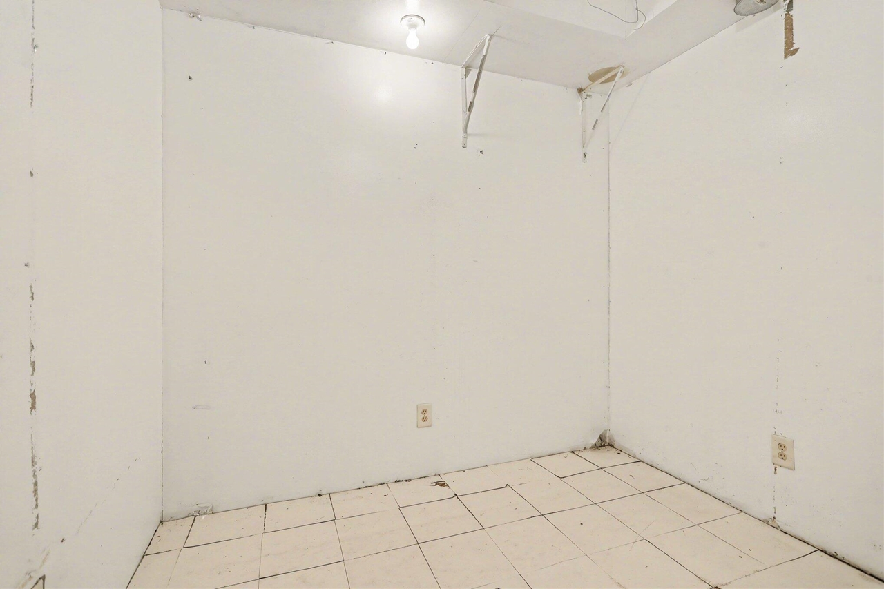 6326 N 7th Street, Kalamazoo, MI, 49009-8869