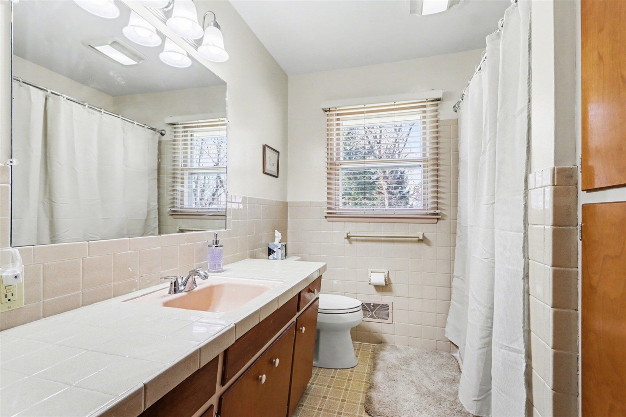 521 Gorham Lane, Kalamazoo, MI, 49006-2705