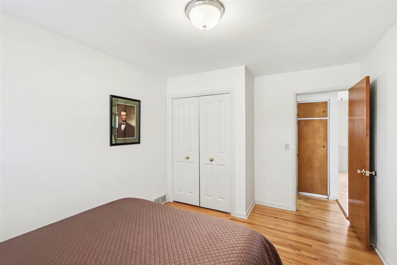 521 Gorham Lane, Kalamazoo, MI, 49006-2705