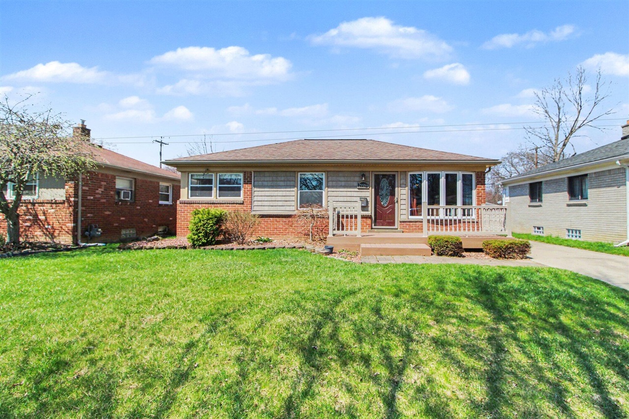 29984 Tamarack Drive, Flat Rock, MI, 48134-2719