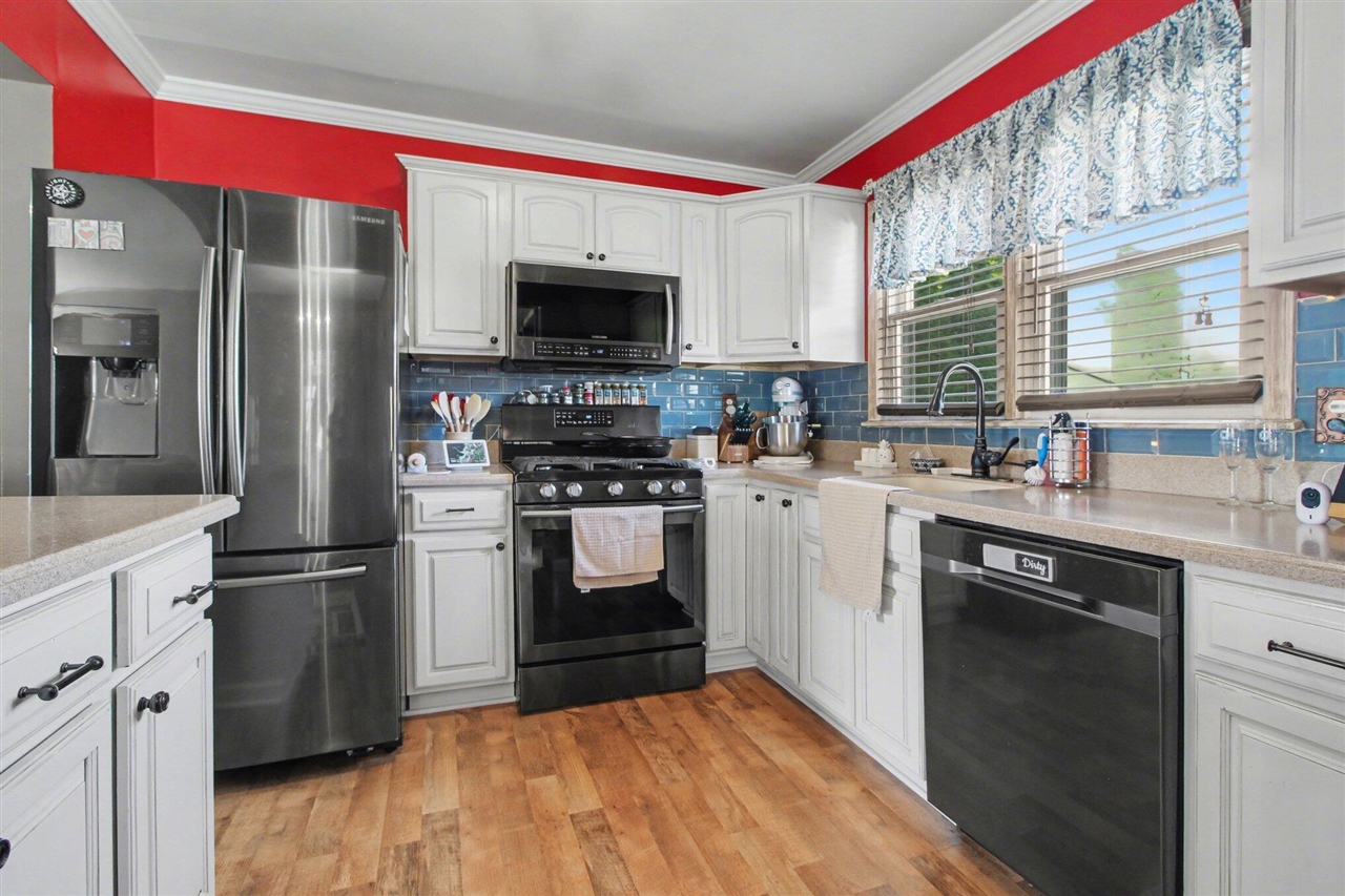 29984 Tamarack Drive, Flat Rock, MI, 48134-2719