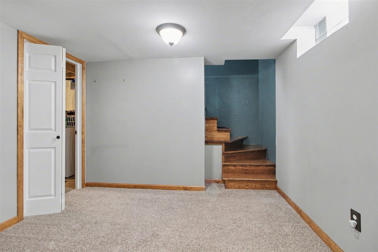 29984 Tamarack Drive, Flat Rock, MI, 48134-2719