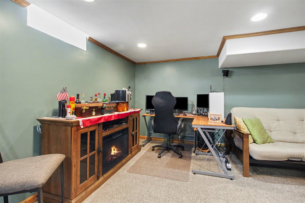 29984 Tamarack Drive, Flat Rock, MI, 48134-2719