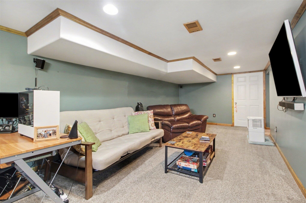 29984 Tamarack Drive, Flat Rock, MI, 48134-2719