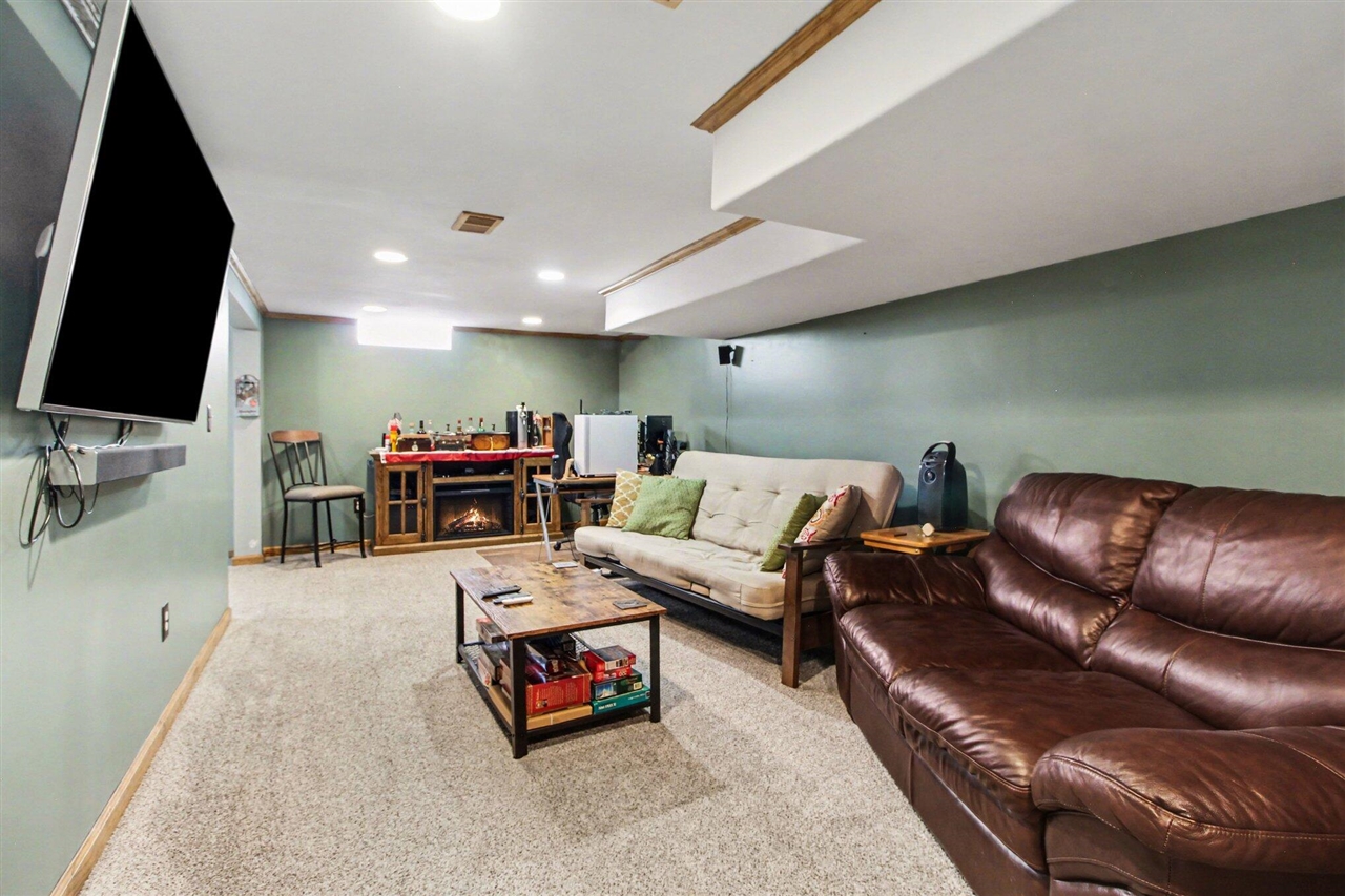 29984 Tamarack Drive, Flat Rock, MI, 48134-2719