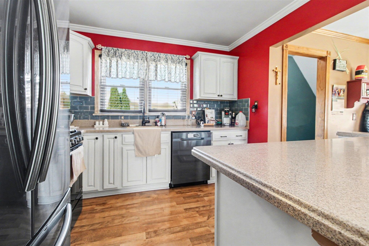 29984 Tamarack Drive, Flat Rock, MI, 48134-2719